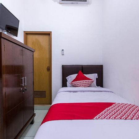 OYO 1082 Kost Arie 1 Near RSIP Persahabatan Hotel Jakarta Luaran gambar