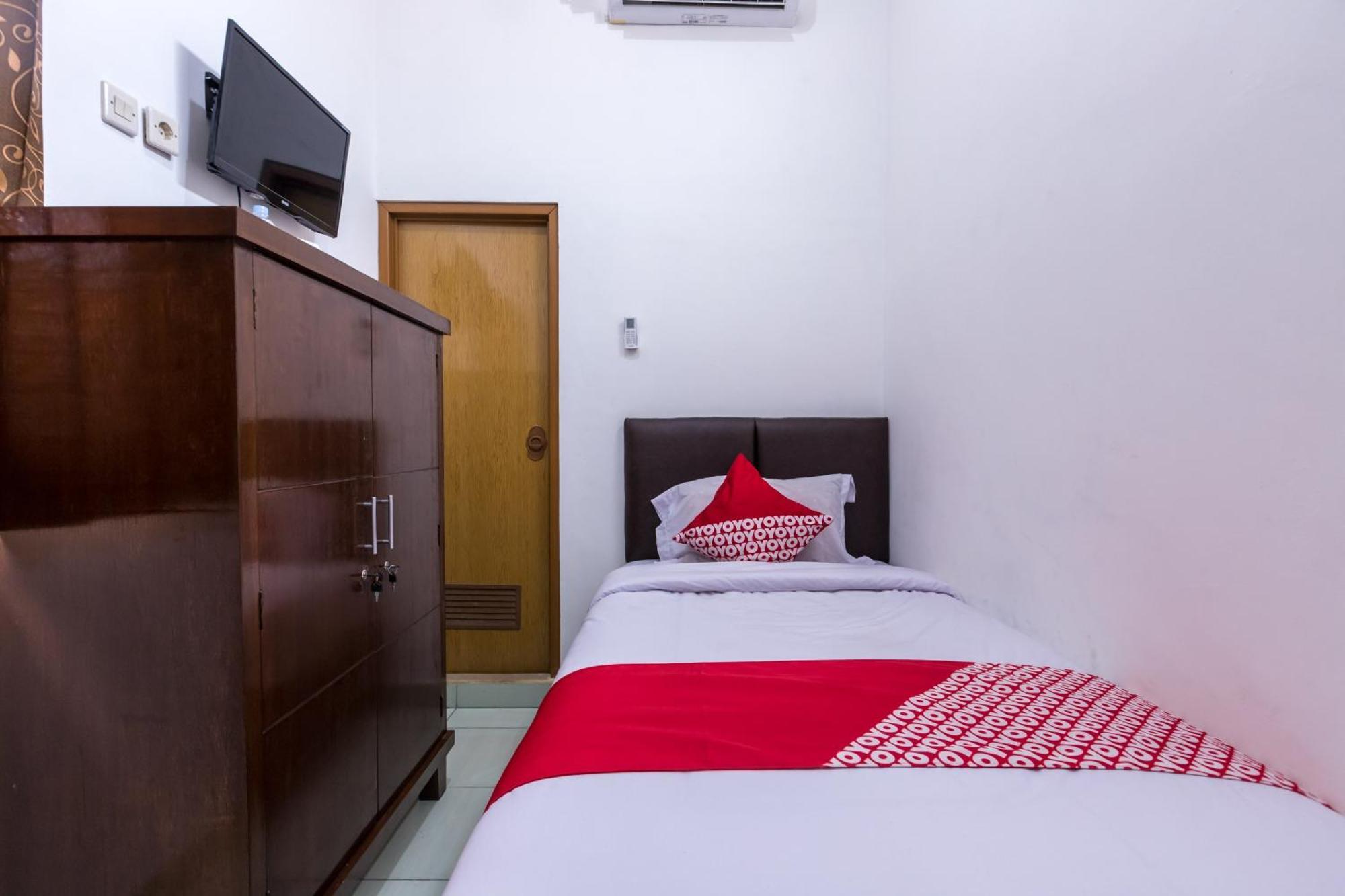 OYO 1082 Kost Arie 1 Near RSIP Persahabatan Hotel Jakarta Luaran gambar