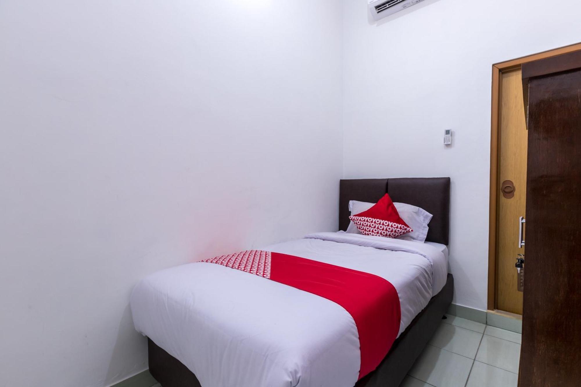 OYO 1082 Kost Arie 1 Near RSIP Persahabatan Hotel Jakarta Luaran gambar