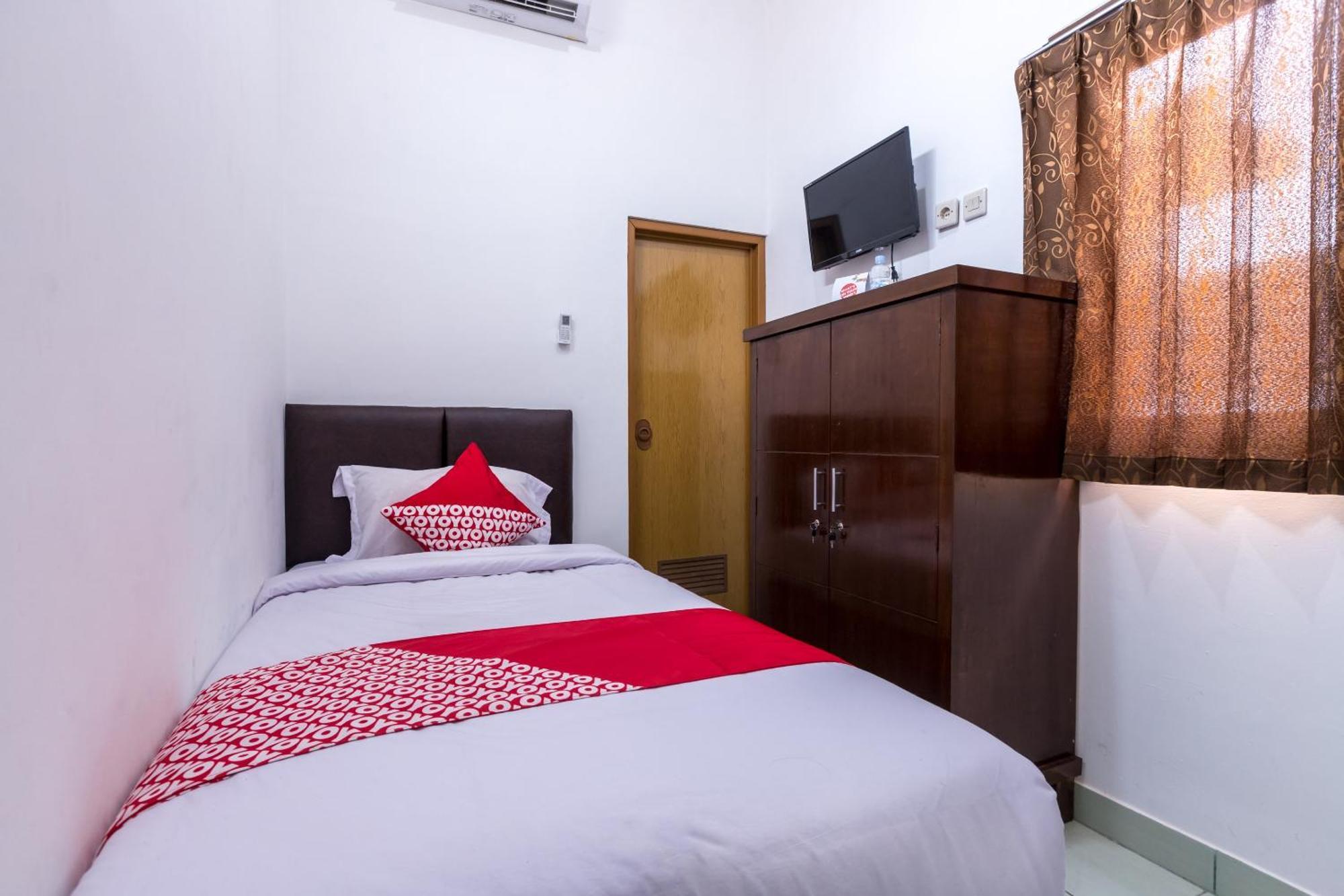 OYO 1082 Kost Arie 1 Near RSIP Persahabatan Hotel Jakarta Luaran gambar
