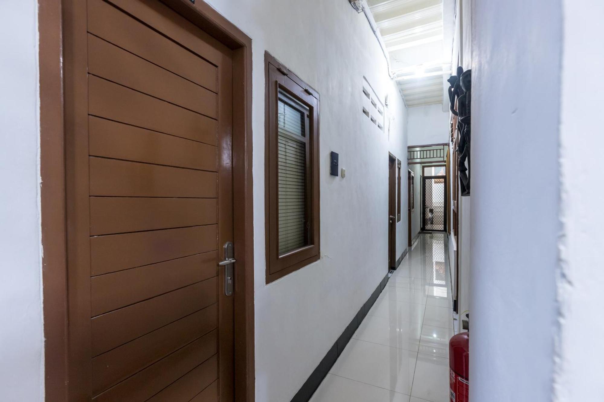 OYO 1082 Kost Arie 1 Near RSIP Persahabatan Hotel Jakarta Luaran gambar